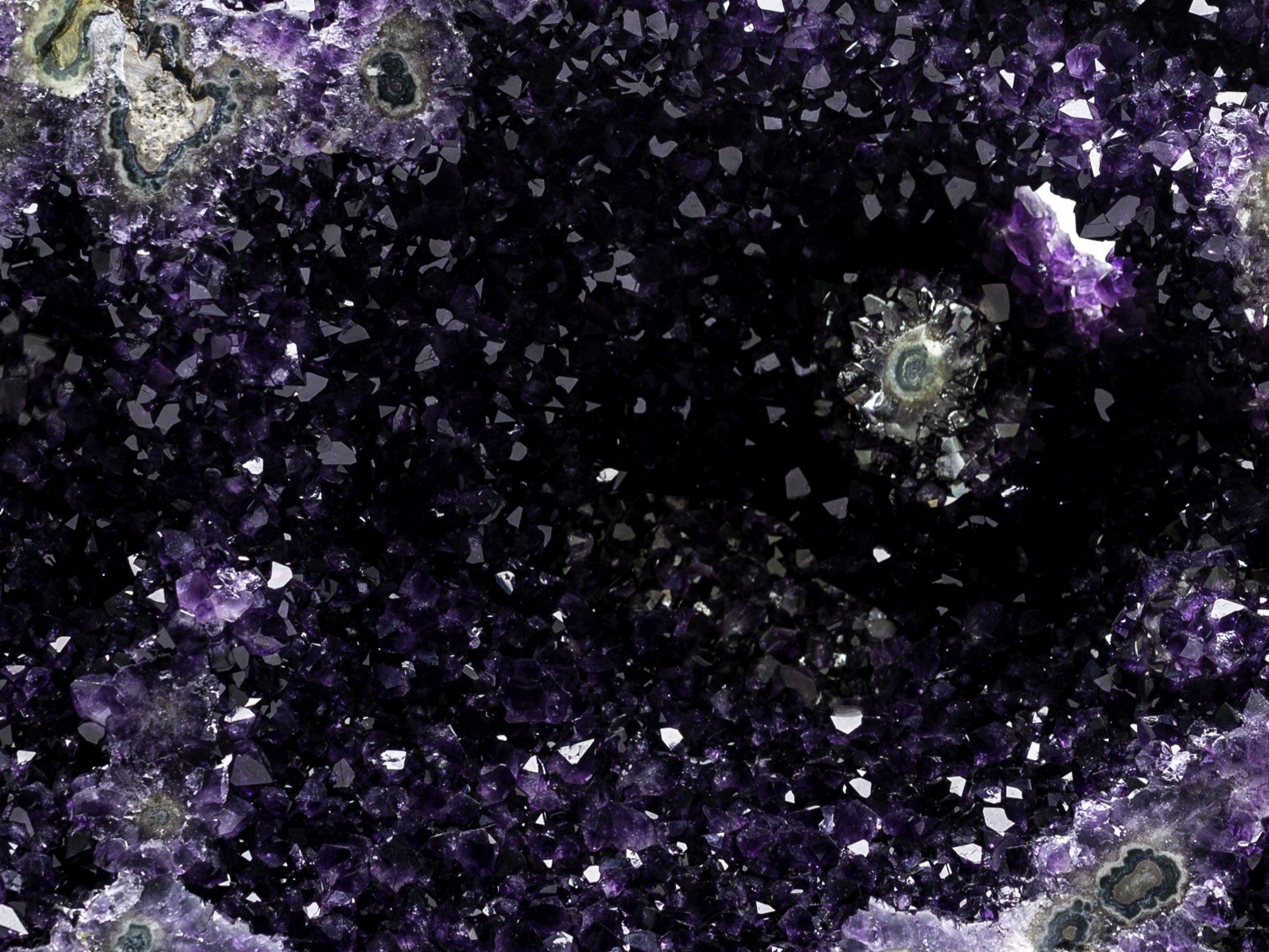 natural amethyst meaning and uses — Uruguayan geode